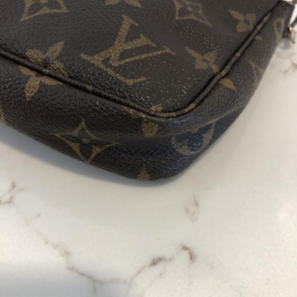Louis Vuitton Pochette Monogram - Picture 5 of 9